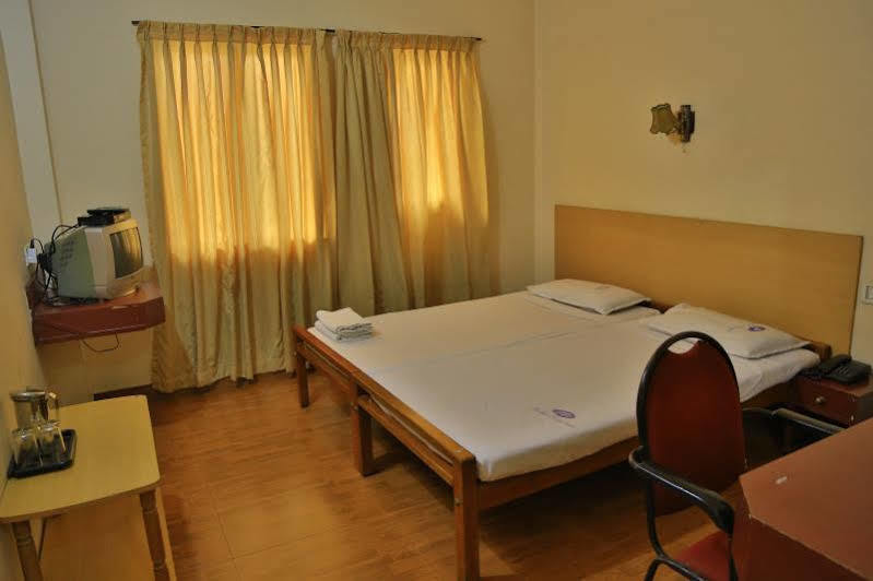 Hotel Srinivas Kochi Zewnętrze zdjęcie
